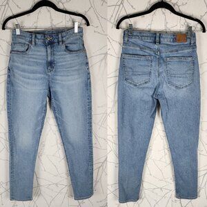 American Eagle Light Wash Stretch Denim High Rise Mom Jeans